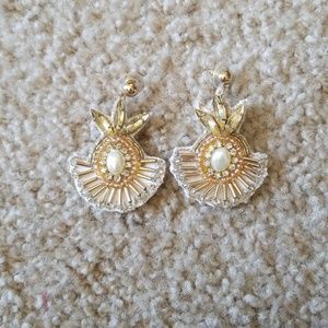 Elegant earrings